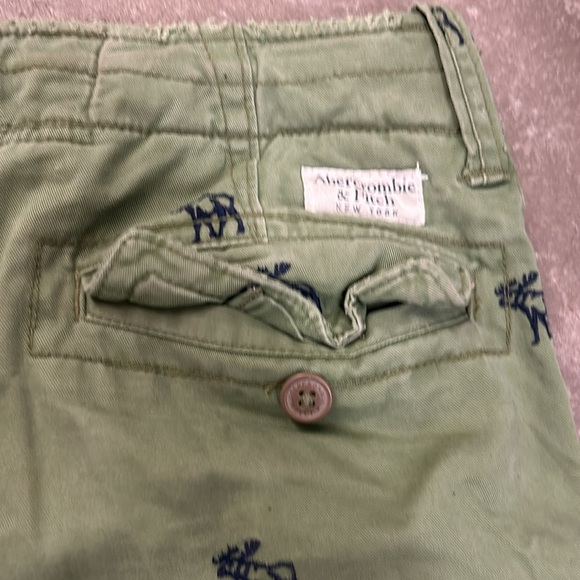 Abercrombie & Fitch vintage y2k Green Shorts with Moose Embroidery - Picture 6 of 9